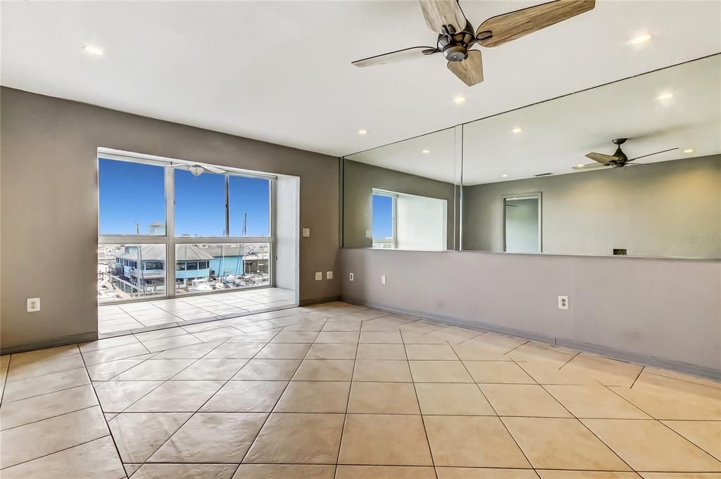 Active With Contract: $119,000 (1 beds, 1 baths, 806 Square Feet)