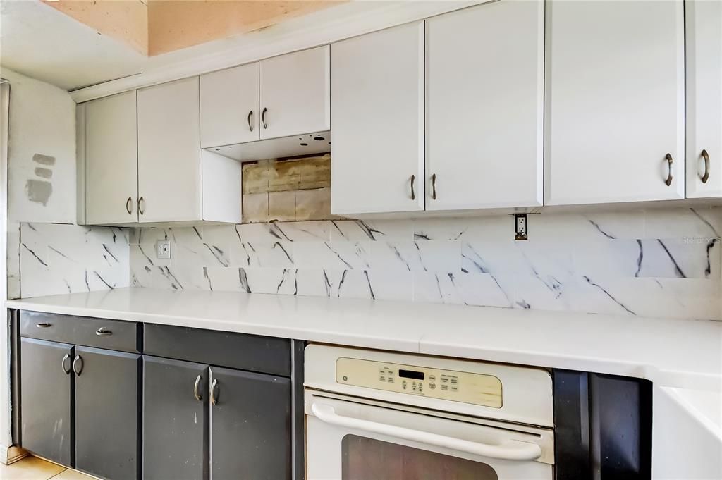 Active With Contract: $119,000 (1 beds, 1 baths, 806 Square Feet)