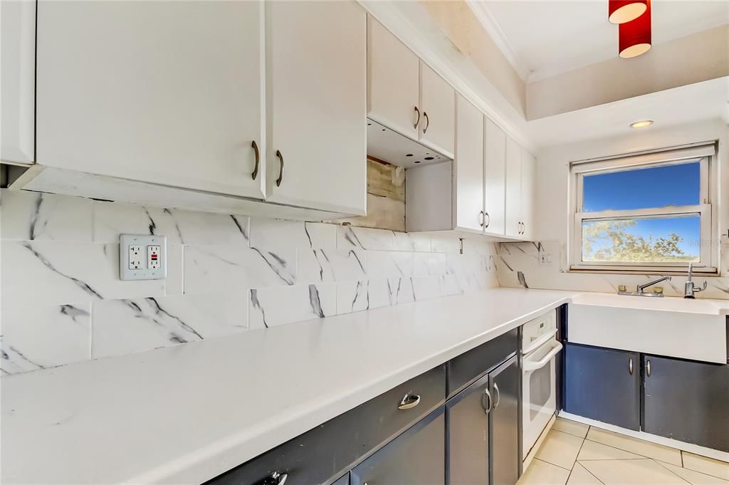 Active With Contract: $119,000 (1 beds, 1 baths, 806 Square Feet)