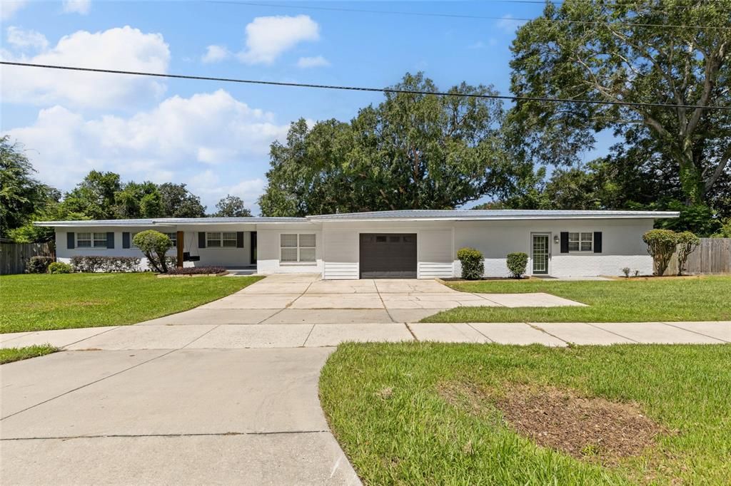 Под контрактом: $415,000 (5 спален, 3 ванн, 2610 Квадратных фут)