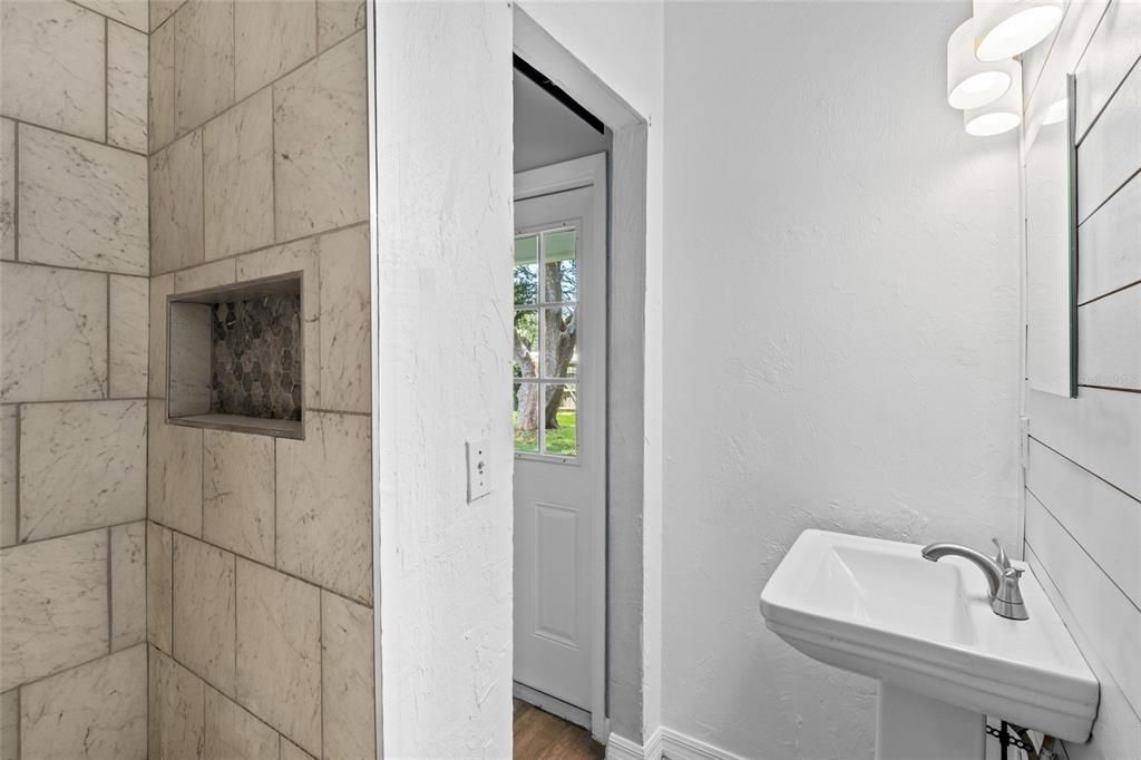 Под контрактом: $415,000 (5 спален, 3 ванн, 2610 Квадратных фут)