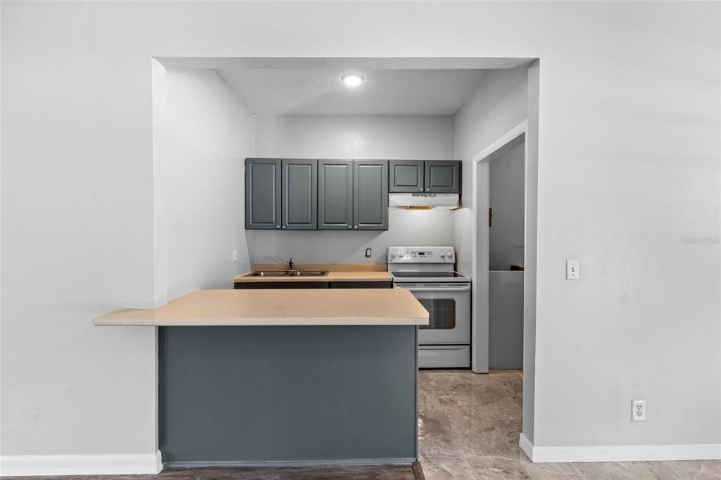 Под контрактом: $415,000 (5 спален, 3 ванн, 2610 Квадратных фут)