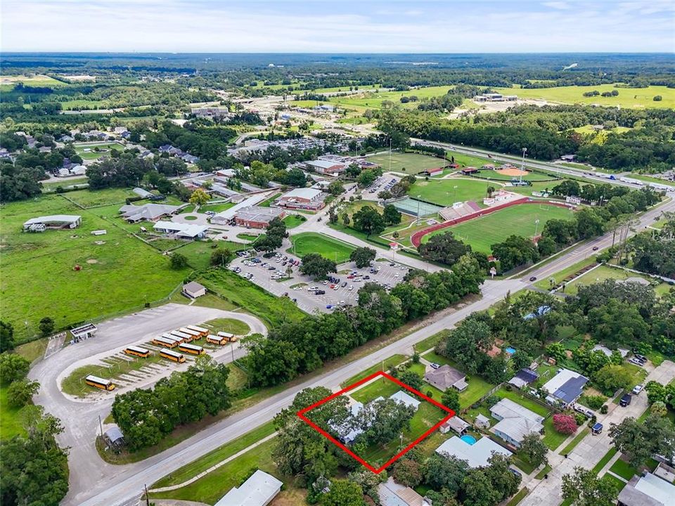 Под контрактом: $415,000 (5 спален, 3 ванн, 2610 Квадратных фут)