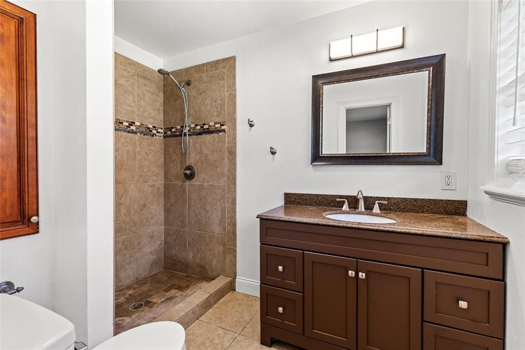 Под контрактом: $415,000 (5 спален, 3 ванн, 2610 Квадратных фут)