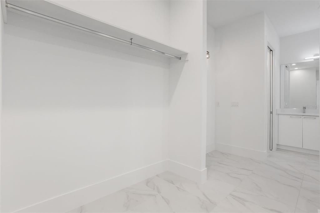 For Sale: $2,500,000 (5 beds, 4 baths, 3924 Square Feet)