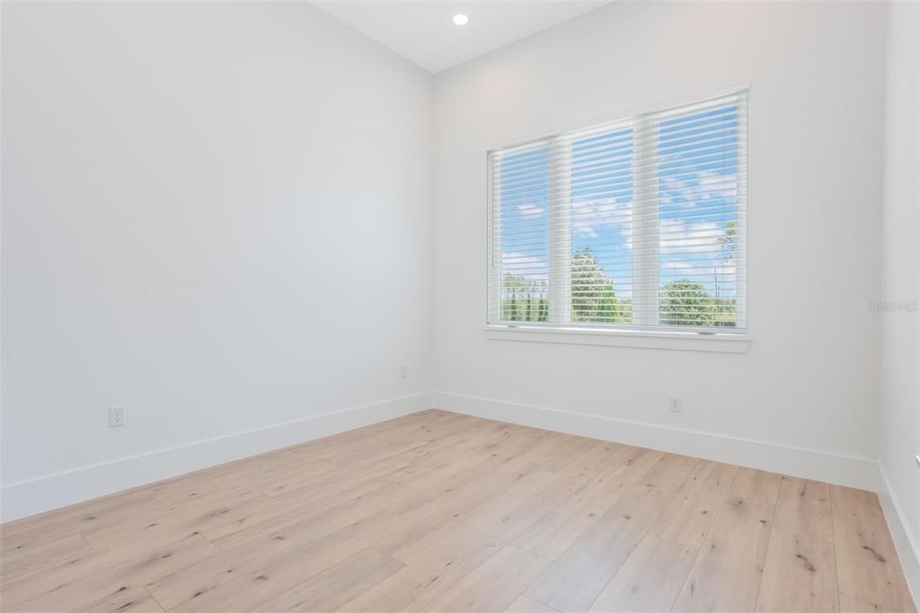 For Sale: $2,500,000 (5 beds, 4 baths, 3924 Square Feet)