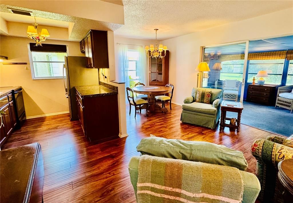 Active With Contract: $160,000 (2 beds, 1 baths, 863 Square Feet)