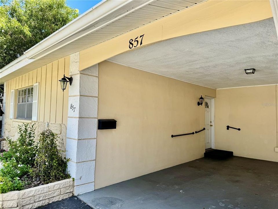 Active With Contract: $160,000 (2 beds, 1 baths, 863 Square Feet)