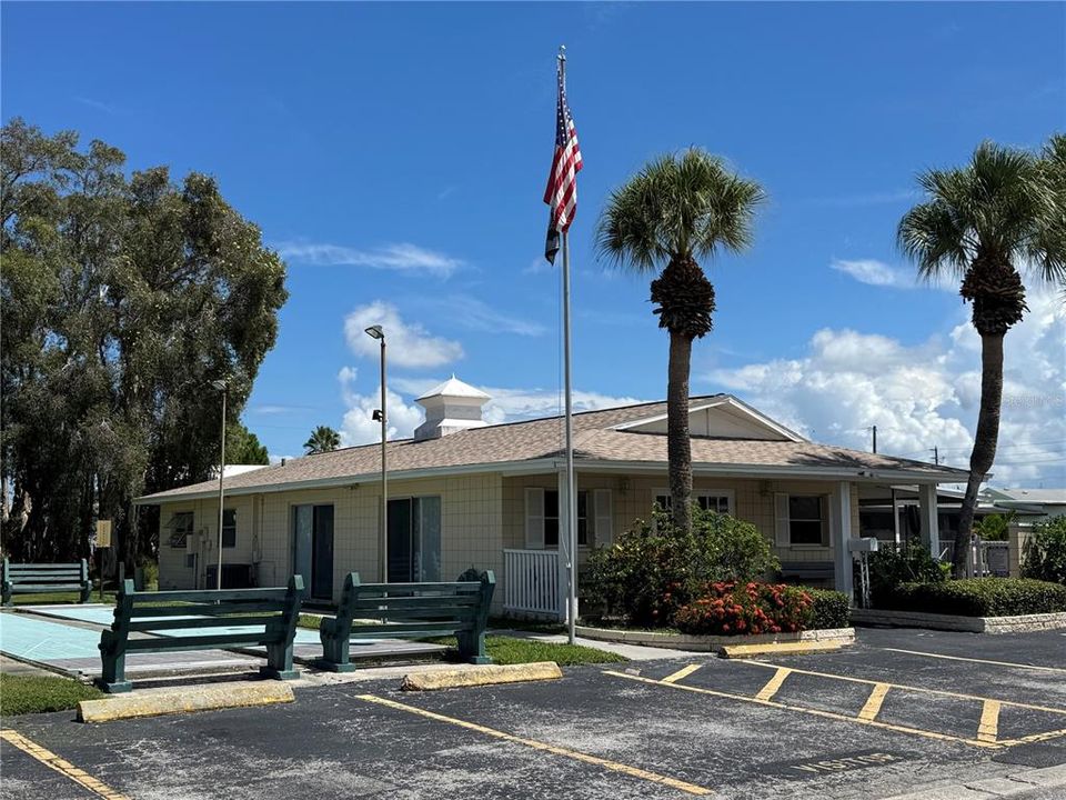 Active With Contract: $160,000 (2 beds, 1 baths, 863 Square Feet)