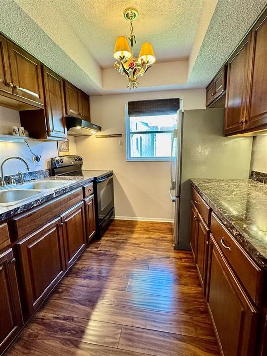 Active With Contract: $160,000 (2 beds, 1 baths, 863 Square Feet)