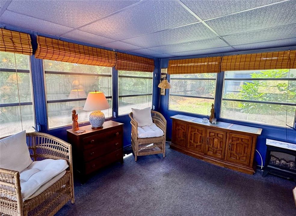 Active With Contract: $160,000 (2 beds, 1 baths, 863 Square Feet)