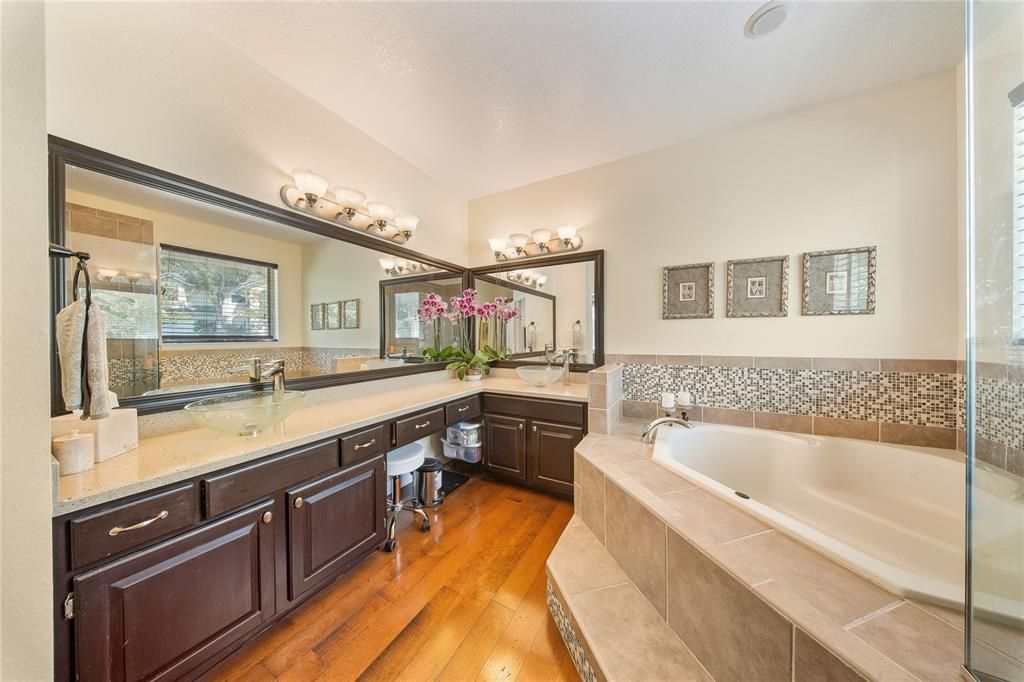 Activo con contrato: $719,000 (5 camas, 3 baños, 3378 Pies cuadrados)