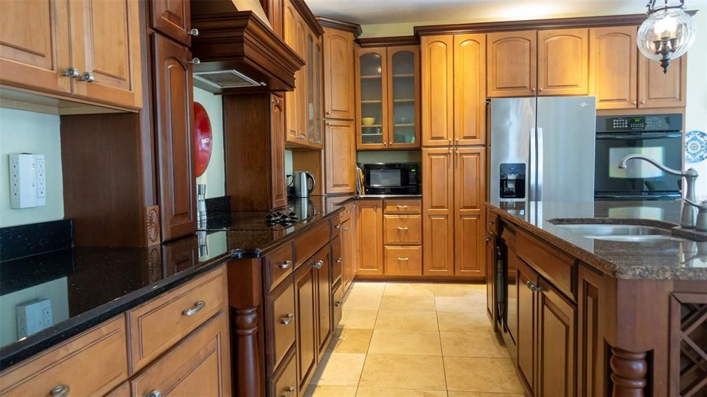 Activo con contrato: $719,000 (5 camas, 3 baños, 3378 Pies cuadrados)