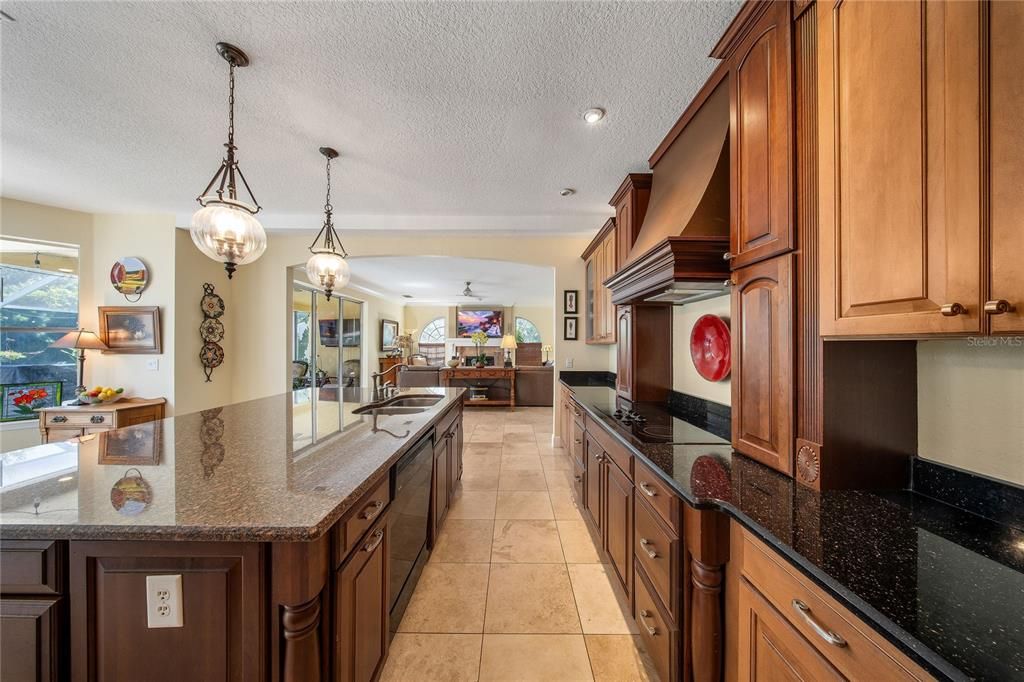 Activo con contrato: $719,000 (5 camas, 3 baños, 3378 Pies cuadrados)