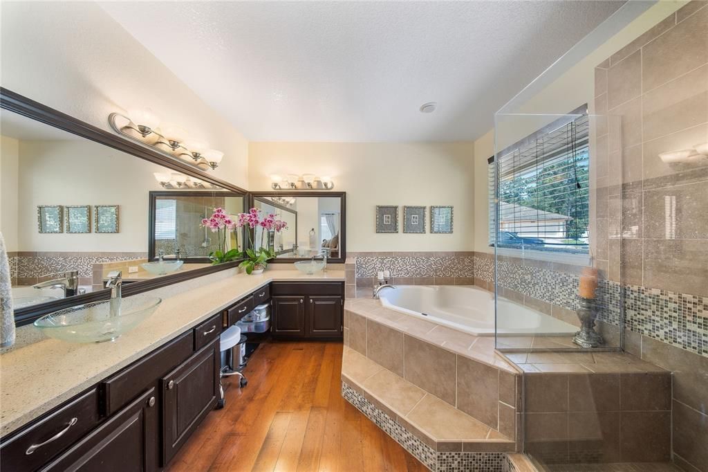 Activo con contrato: $719,000 (5 camas, 3 baños, 3378 Pies cuadrados)