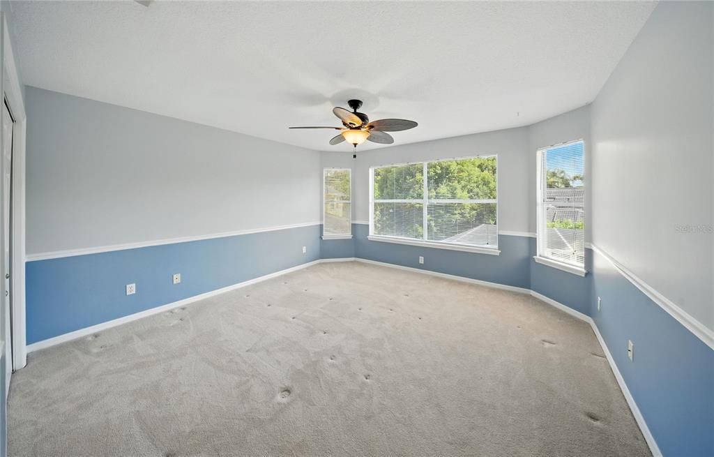 Activo con contrato: $719,000 (5 camas, 3 baños, 3378 Pies cuadrados)