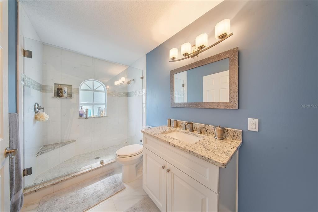 Activo con contrato: $719,000 (5 camas, 3 baños, 3378 Pies cuadrados)