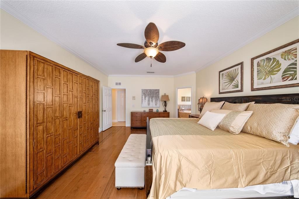 Activo con contrato: $719,000 (5 camas, 3 baños, 3378 Pies cuadrados)