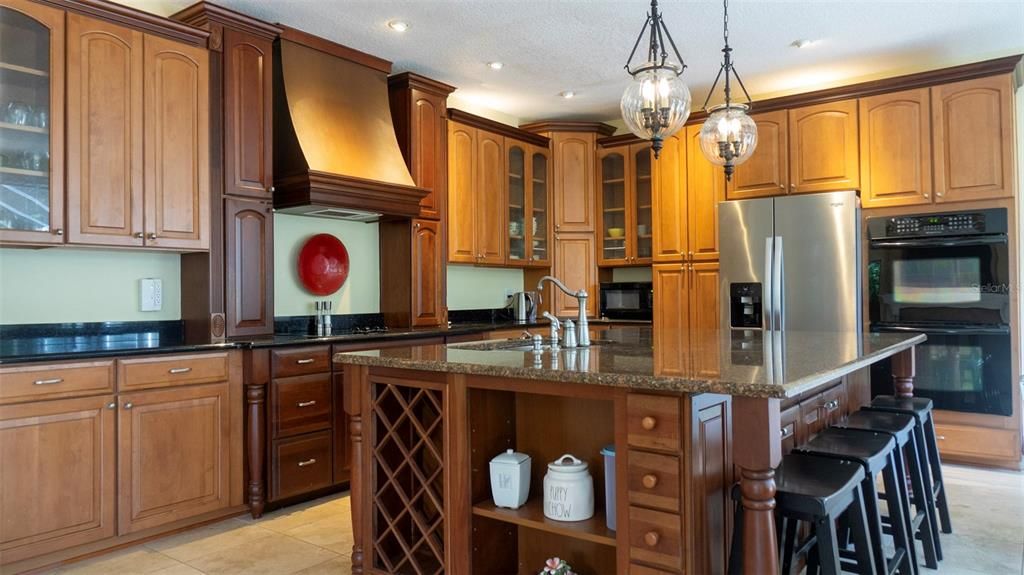 Activo con contrato: $719,000 (5 camas, 3 baños, 3378 Pies cuadrados)