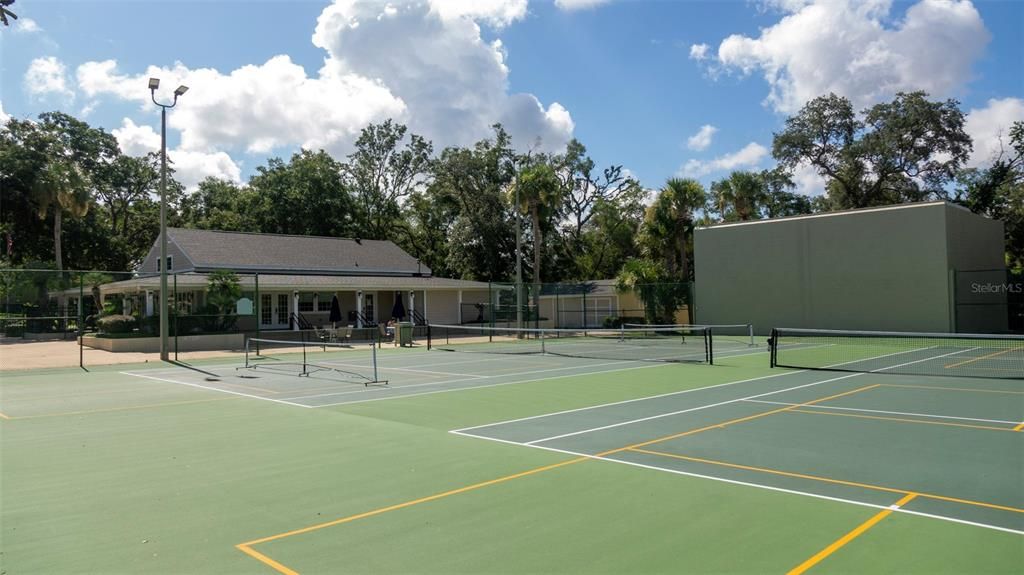 Activo con contrato: $719,000 (5 camas, 3 baños, 3378 Pies cuadrados)