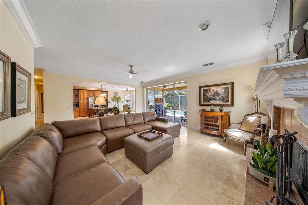 Activo con contrato: $719,000 (5 camas, 3 baños, 3378 Pies cuadrados)