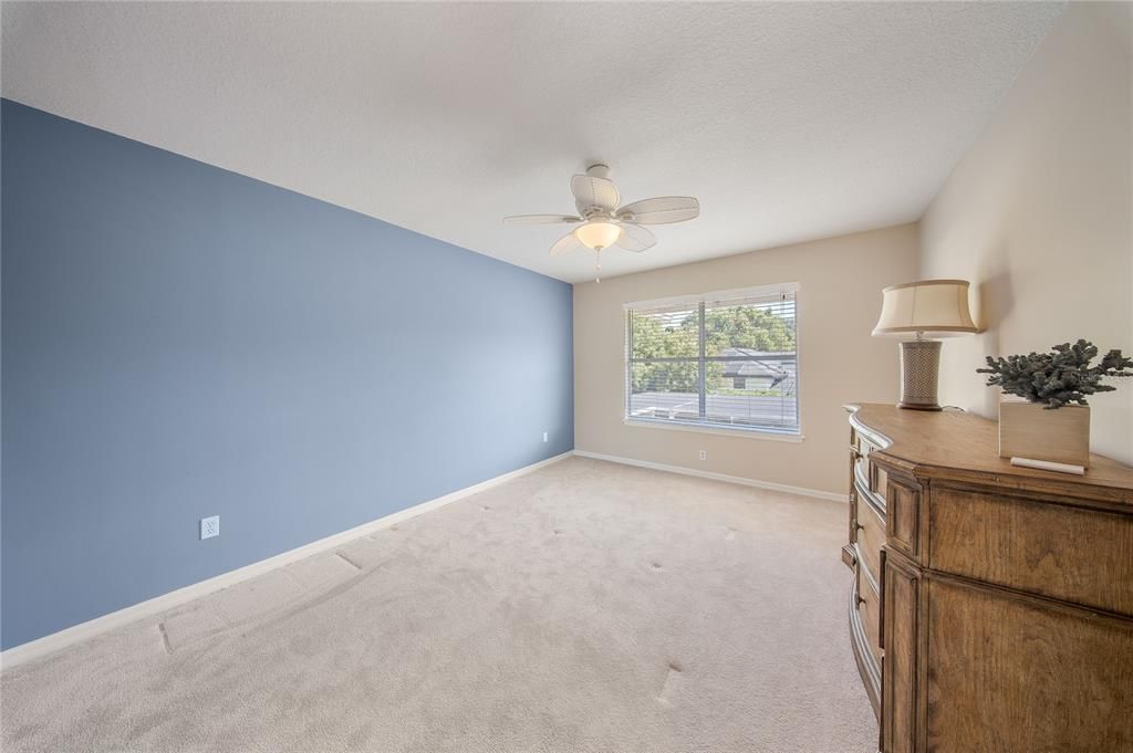 Activo con contrato: $719,000 (5 camas, 3 baños, 3378 Pies cuadrados)