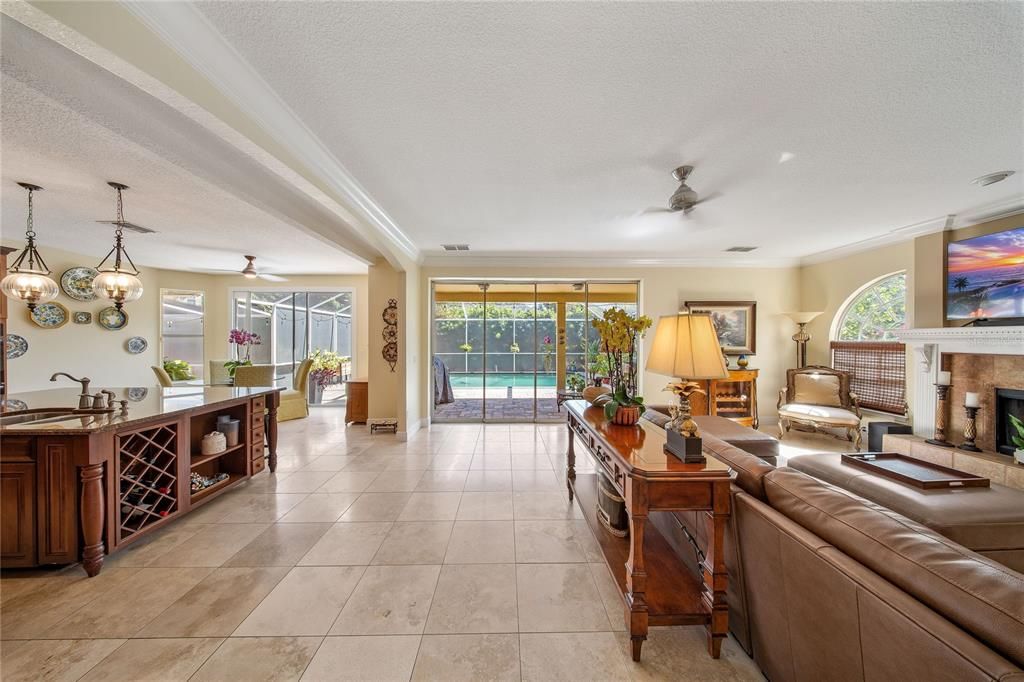 Activo con contrato: $719,000 (5 camas, 3 baños, 3378 Pies cuadrados)