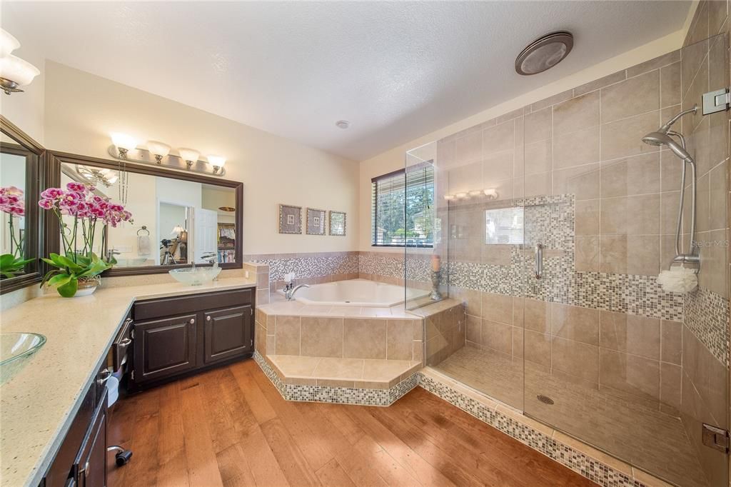 Activo con contrato: $719,000 (5 camas, 3 baños, 3378 Pies cuadrados)