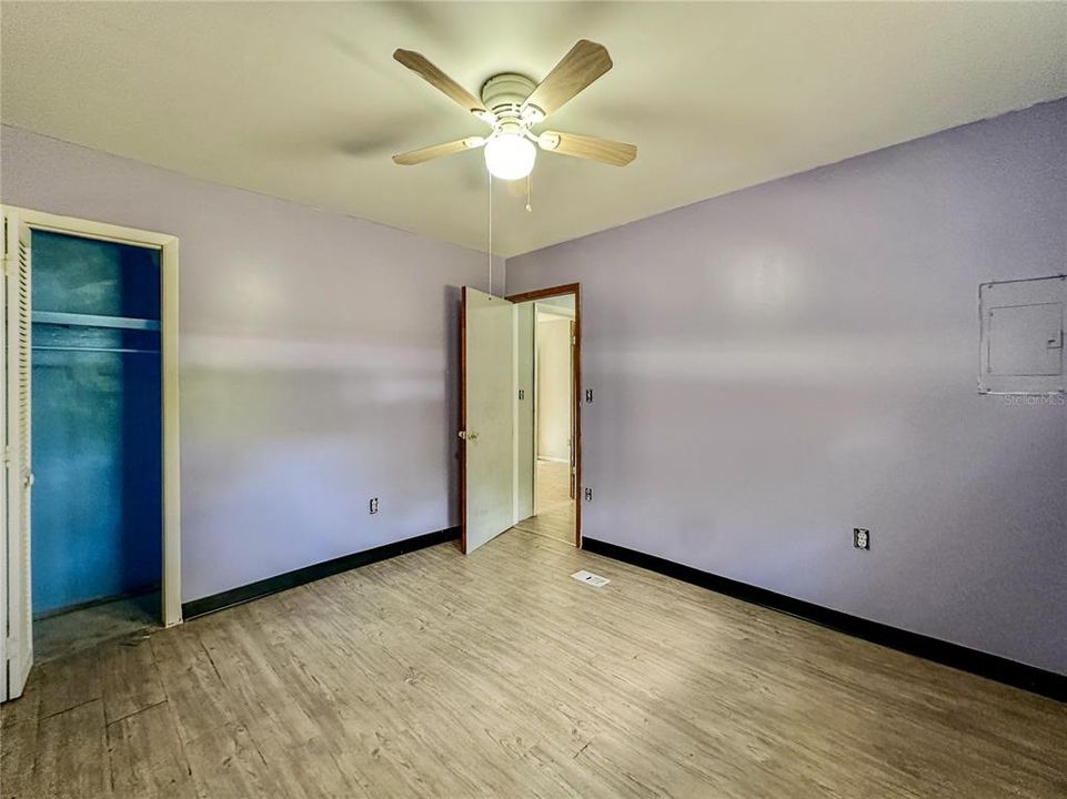 For Sale: $249,900 (3 beds, 2 baths, 1300 Square Feet)