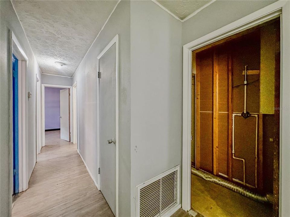 For Sale: $249,900 (3 beds, 2 baths, 1300 Square Feet)