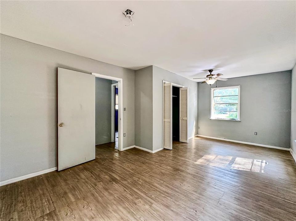 For Sale: $249,900 (3 beds, 2 baths, 1300 Square Feet)