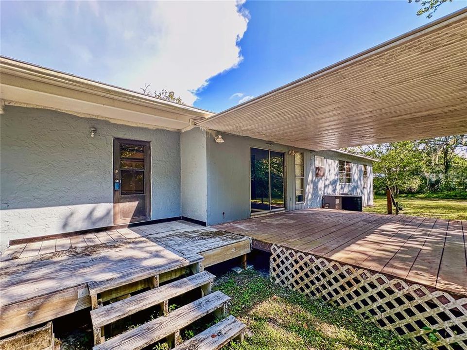 For Sale: $249,900 (3 beds, 2 baths, 1300 Square Feet)