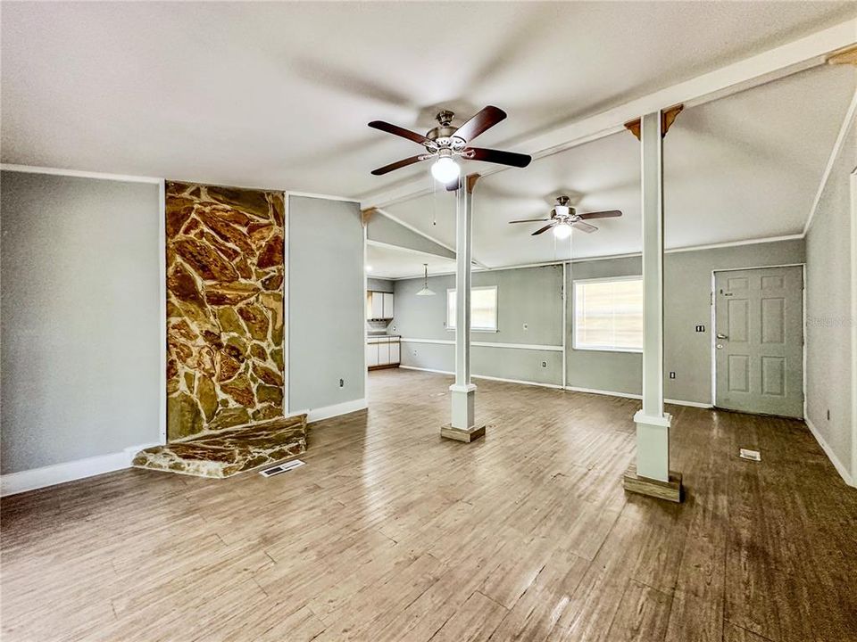 For Sale: $249,900 (3 beds, 2 baths, 1300 Square Feet)