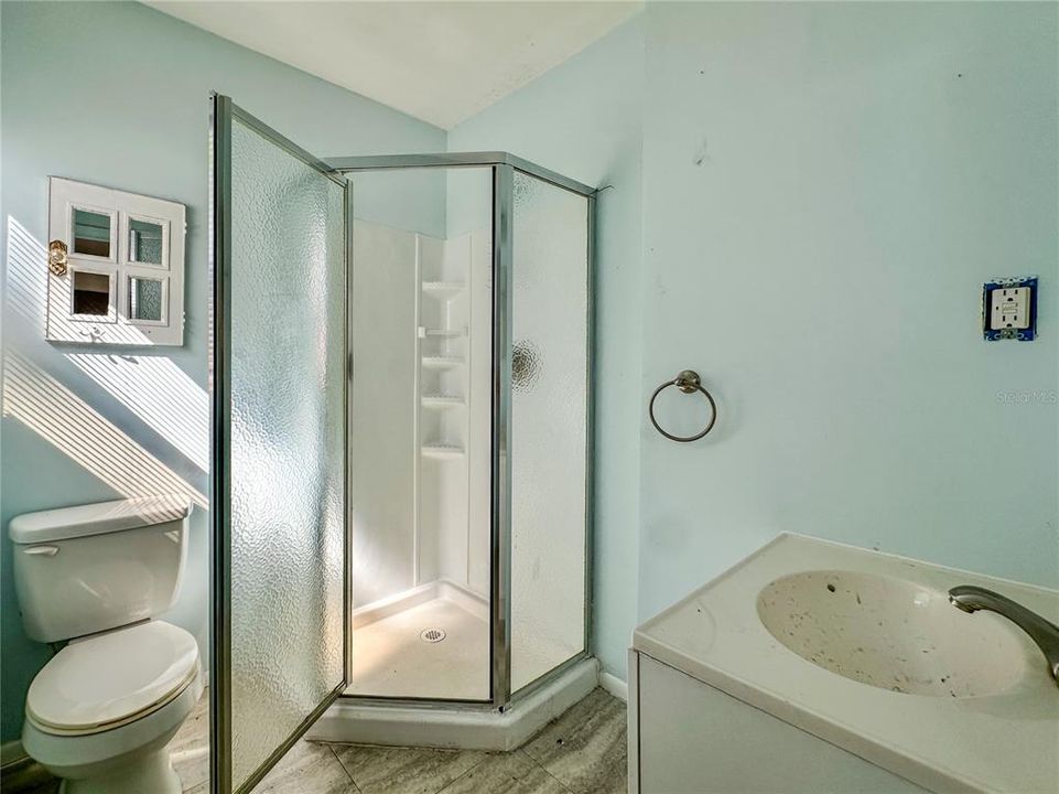 For Sale: $249,900 (3 beds, 2 baths, 1300 Square Feet)