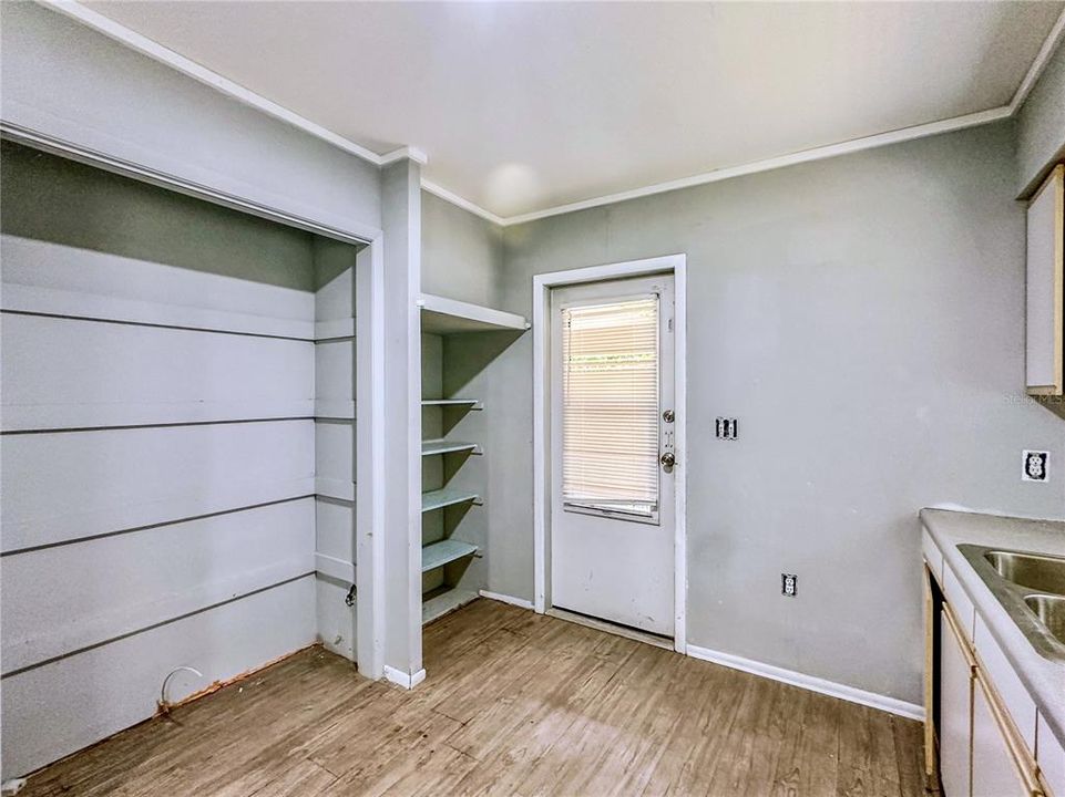 For Sale: $249,900 (3 beds, 2 baths, 1300 Square Feet)