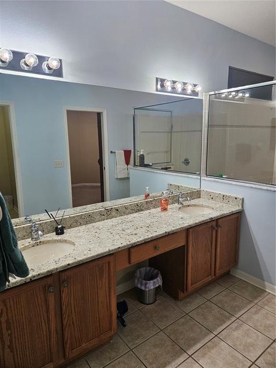 出租: $2,500 (3 贝兹, 2 浴室, 1943 平方英尺)