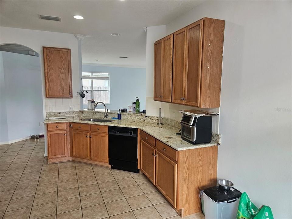 出租: $2,500 (3 贝兹, 2 浴室, 1943 平方英尺)