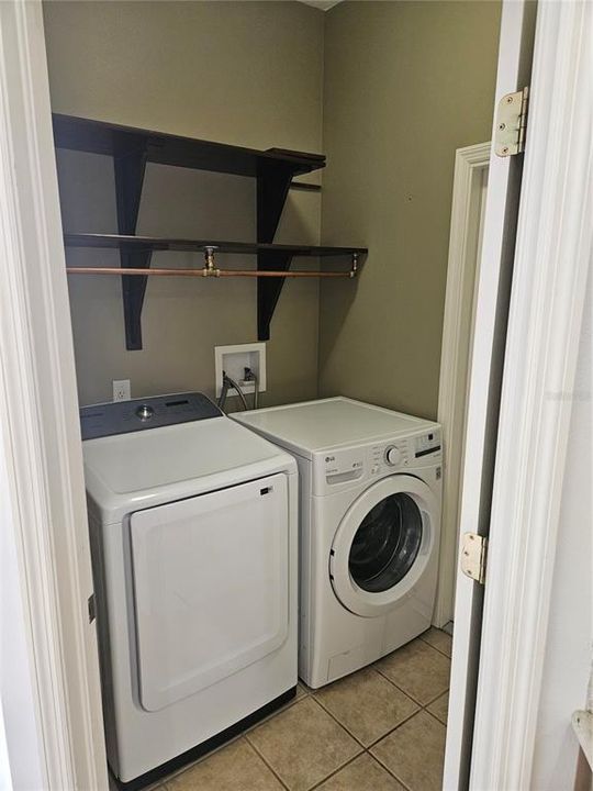 出租: $2,500 (3 贝兹, 2 浴室, 1943 平方英尺)