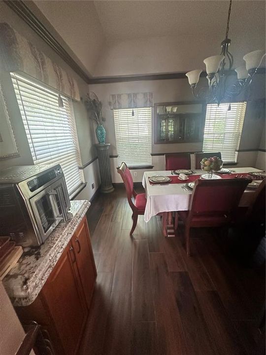 Active With Contract: $2,199,900 (5 beds, 4 baths, 3258 Square Feet)