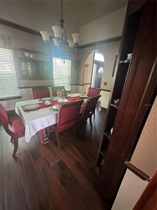 Active With Contract: $2,199,900 (5 beds, 4 baths, 3258 Square Feet)