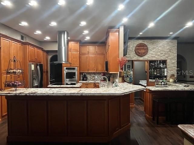 Active With Contract: $2,199,900 (5 beds, 4 baths, 3258 Square Feet)