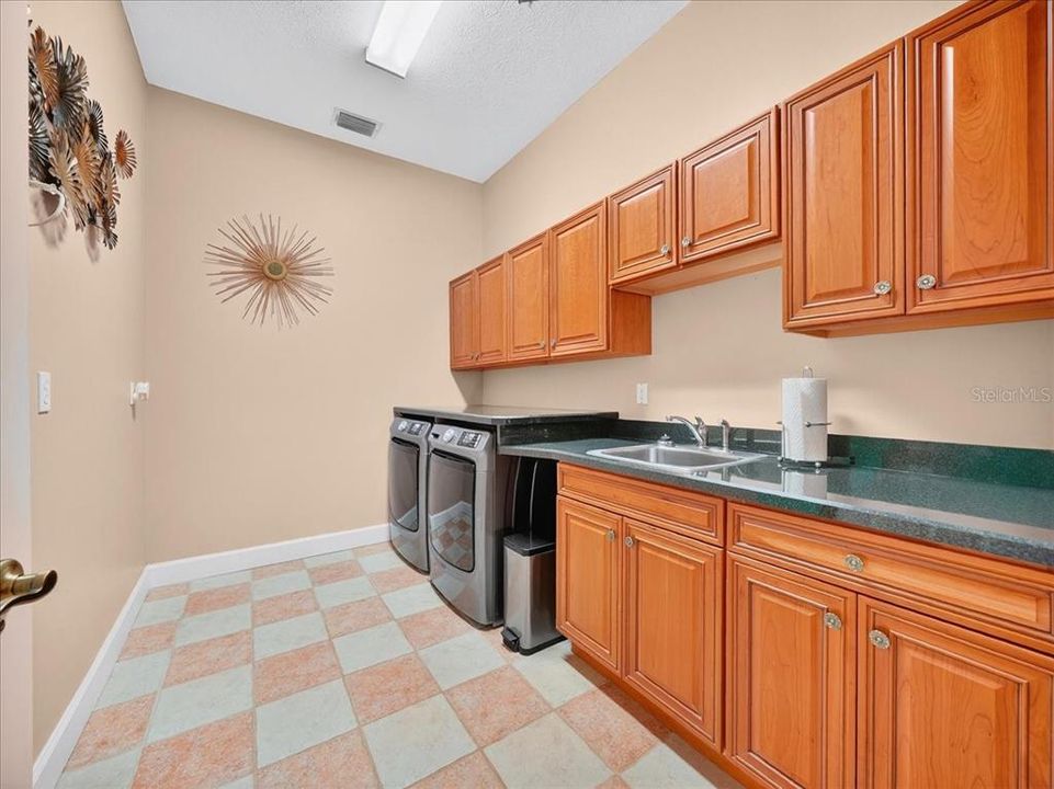 На продажу: $560,000 (4 спален, 2 ванн, 2907 Квадратных фут)