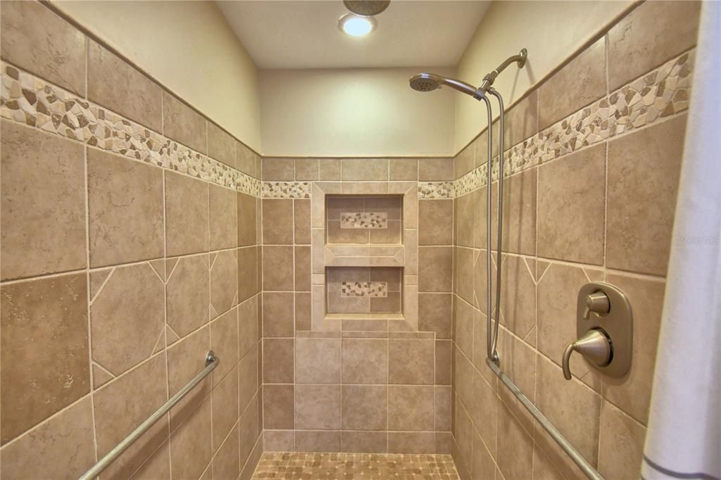 Active With Contract: $369,000 (3 beds, 2 baths, 1686 Square Feet)