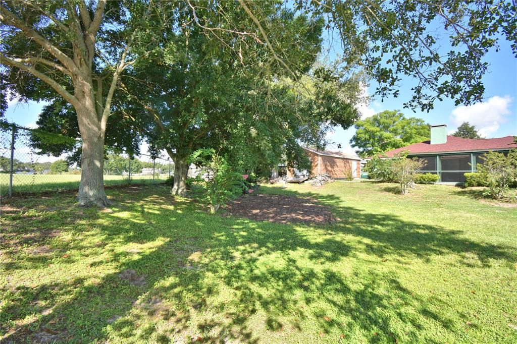 Active With Contract: $369,000 (3 beds, 2 baths, 1686 Square Feet)