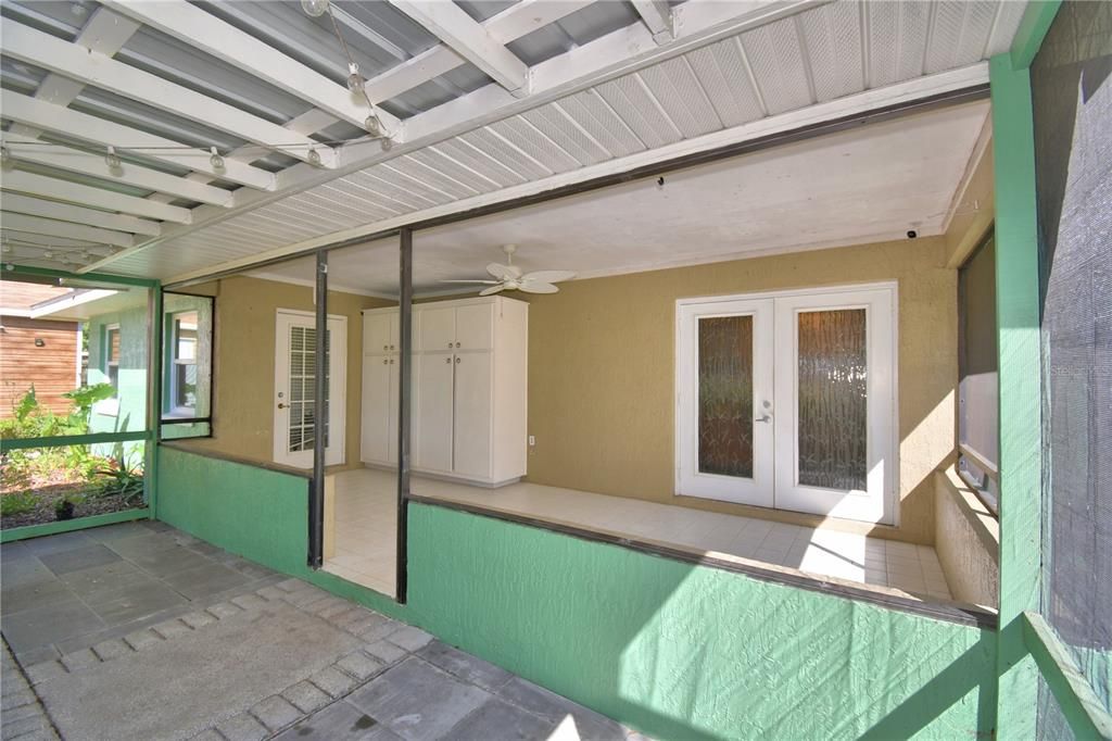 Active With Contract: $369,000 (3 beds, 2 baths, 1686 Square Feet)