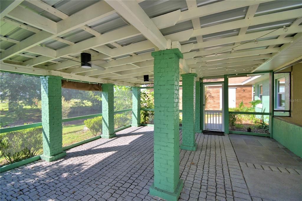 Active With Contract: $369,000 (3 beds, 2 baths, 1686 Square Feet)