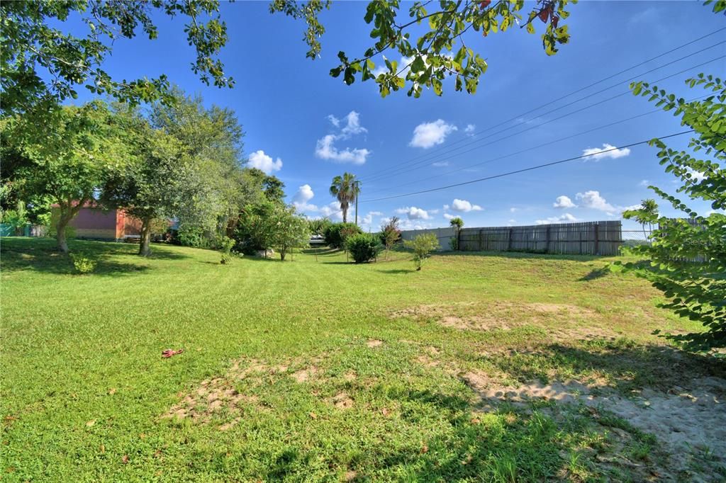 Active With Contract: $369,000 (3 beds, 2 baths, 1686 Square Feet)