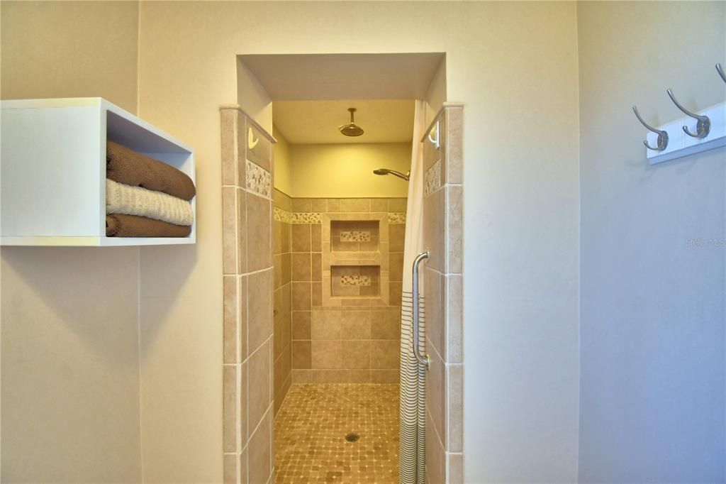 Active With Contract: $369,000 (3 beds, 2 baths, 1686 Square Feet)