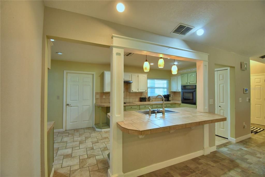 Active With Contract: $369,000 (3 beds, 2 baths, 1686 Square Feet)