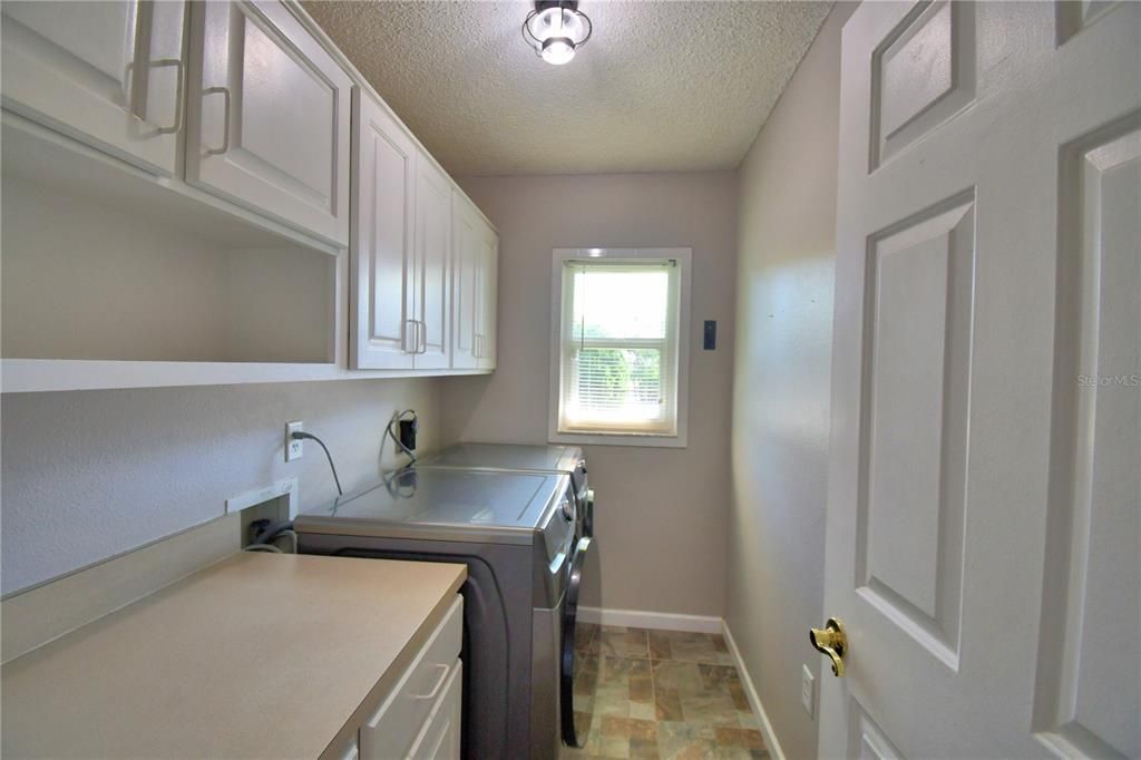 Active With Contract: $369,000 (3 beds, 2 baths, 1686 Square Feet)